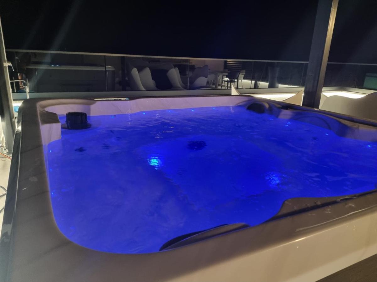 Luxury Apartment- Balcony- Private Rooftop And Jacuzzi- Common Pool Трогир Экстерьер фото